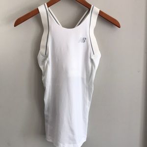 New Balance top
